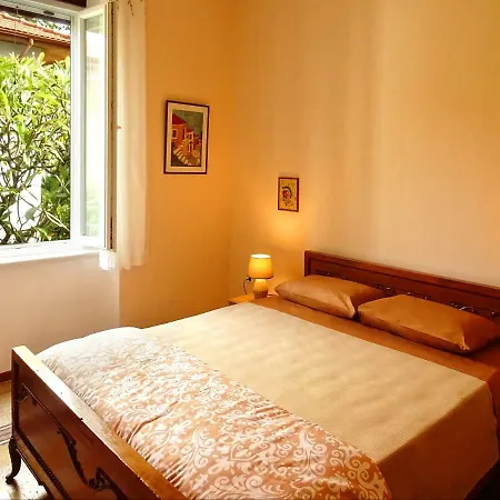 Italian Flair With A View Apartman